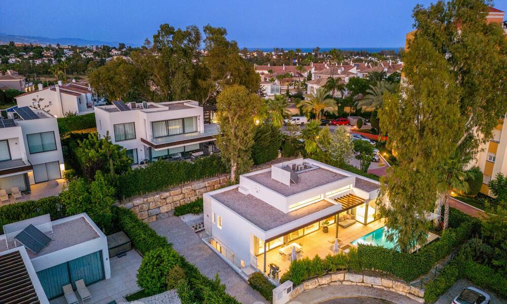 Moderne villa te koop in een gated urbanisatie op de New Golden Mile tussen Marbella en Estepona 57855