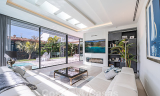 Geavanceerde designervilla met 2 zwembaden te koop, op loopafstand van het strand, Marbella centrum en alle voorzieningen 58558 