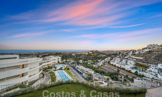 Eersteklas, luxe appartement te koop met schitterend uitzicht op zee, golf en berglandschap in Marbella - Benahavis 58440 