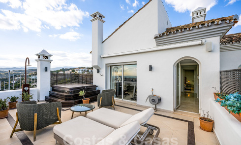 Triplex penthouse te koop met panoramisch zeezicht in de heuvels van Marbella - Benahavis 58010