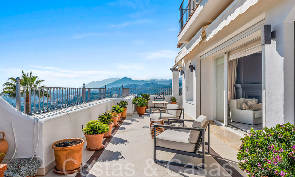 Penthouse te koop met panoramisch zeezicht in de heuvels van Marbella - Benahavis 67404