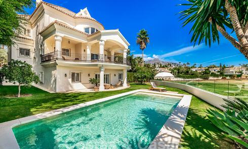 Luxevilla met traditionele bouwstijl te koop, gelegen eerstelijns golf in Nueva Andalucia, Marbella 58139