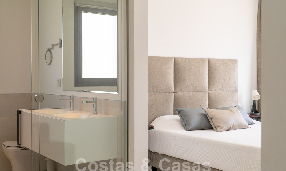 Modern design penthouse met ruime terrassen te koop op de New Golden Mile tussen Marbella en Estepona 58783