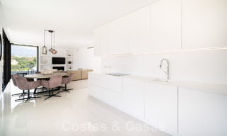 Modern design penthouse met ruime terrassen te koop op de New Golden Mile tussen Marbella en Estepona 58790 