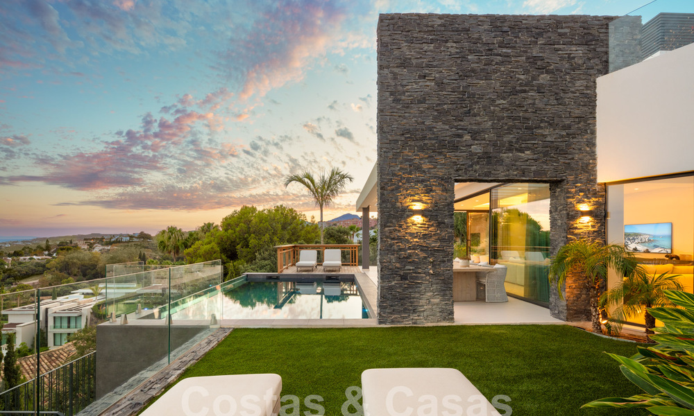 Prestigieuze, moderne luxevilla te koop met adembenemend zeezicht in een gated community in Marbella - Benahavis 58692