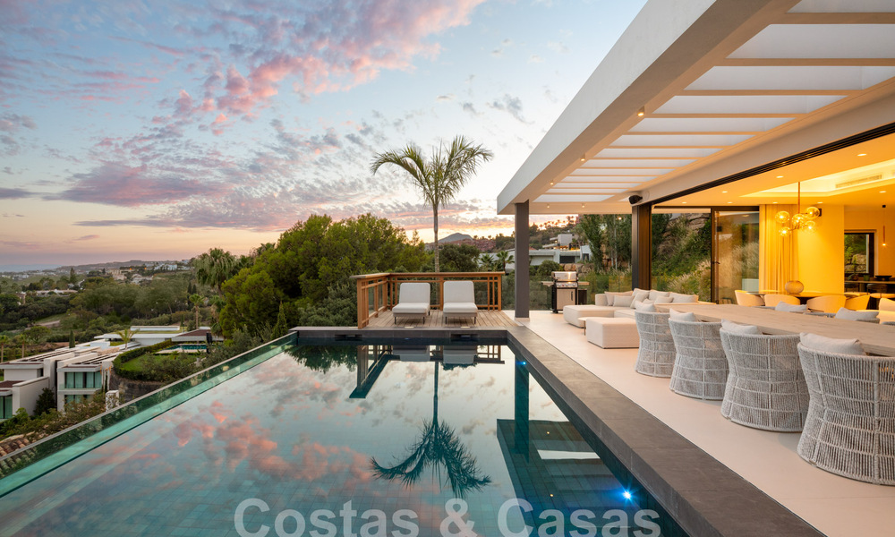 Prestigieuze, moderne luxevilla te koop met adembenemend zeezicht in een gated community in Marbella - Benahavis 58693