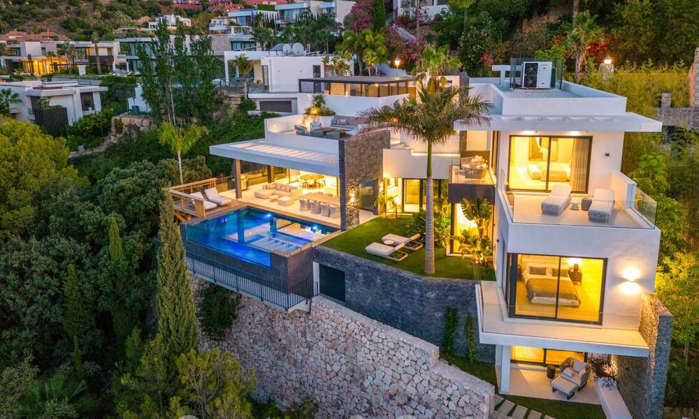 Prestigieuze, moderne luxevilla te koop met adembenemend zeezicht in een gated community in Marbella - Benahavis 58696