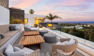 Prestigieuze, moderne luxevilla te koop met adembenemend zeezicht in een gated community in Marbella - Benahavis 58699 
