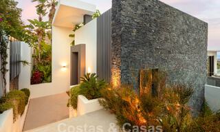 Prestigieuze, moderne luxevilla te koop met adembenemend zeezicht in een gated community in Marbella - Benahavis 58700 