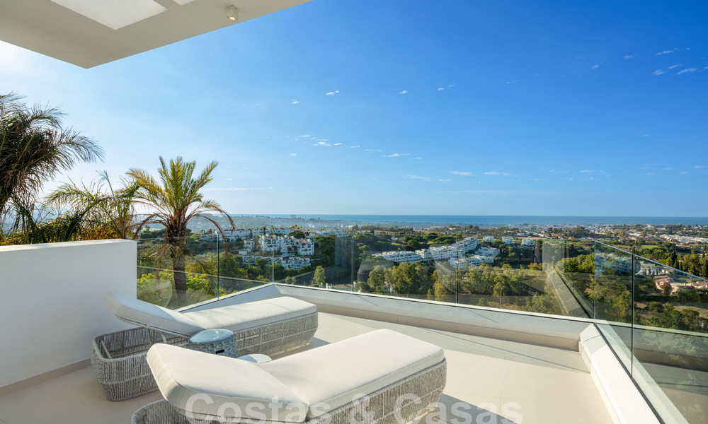 Prestigieuze, moderne luxevilla te koop met adembenemend zeezicht in een gated community in Marbella - Benahavis 58701