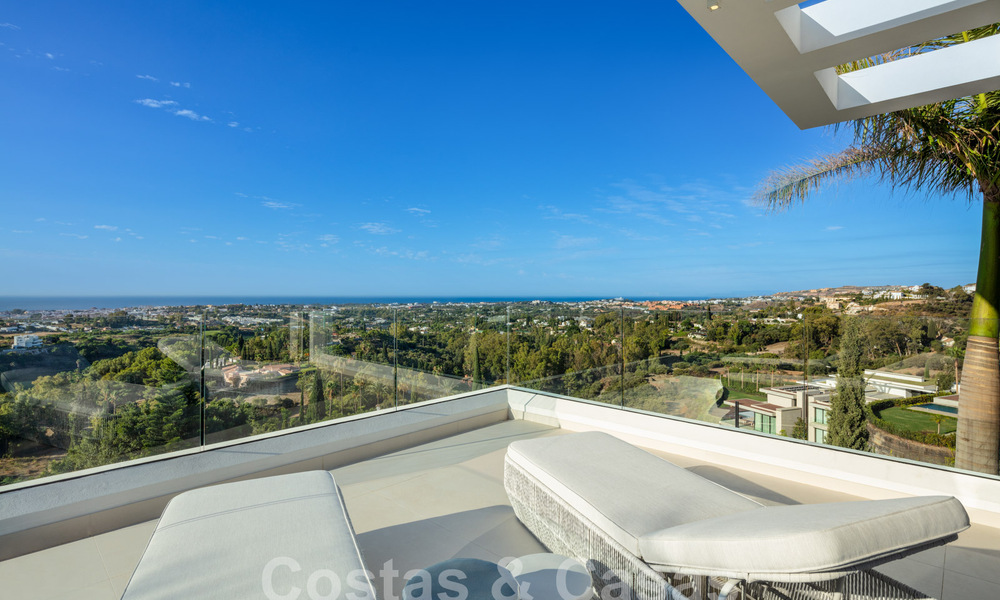 Prestigieuze, moderne luxevilla te koop met adembenemend zeezicht in een gated community in Marbella - Benahavis 58702