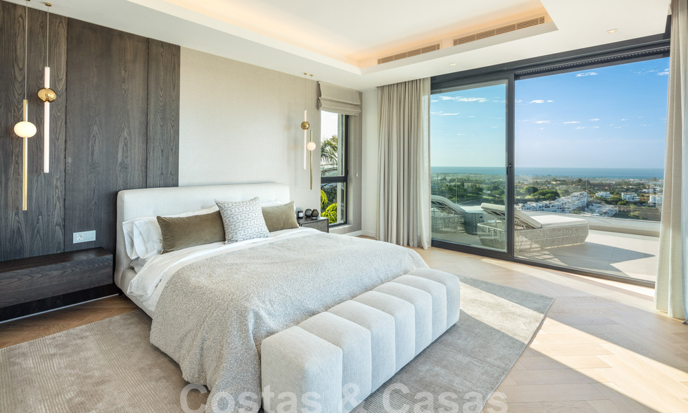 Prestigieuze, moderne luxevilla te koop met adembenemend zeezicht in een gated community in Marbella - Benahavis 58704