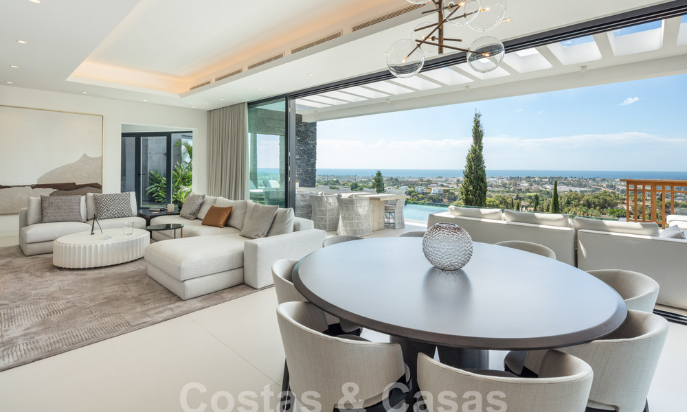 Prestigieuze, moderne luxevilla te koop met adembenemend zeezicht in een gated community in Marbella - Benahavis 58721