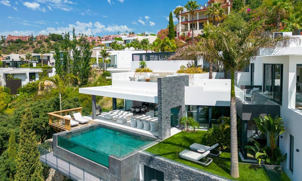 Prestigieuze, moderne luxevilla te koop met adembenemend zeezicht in een gated community in Marbella - Benahavis 58726