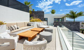 Prestigieuze, moderne luxevilla te koop met adembenemend zeezicht in een gated community in Marbella - Benahavis 58729 