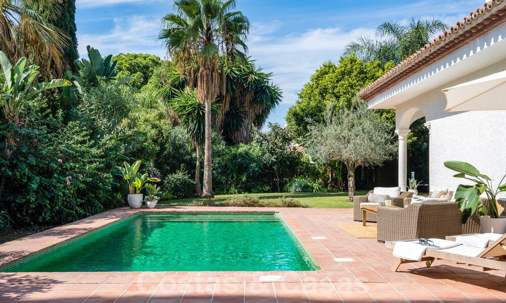 Traditionele gelijkvloerse villa te koop, beachside op de New Golden Mile, Marbella - Estepona 58874