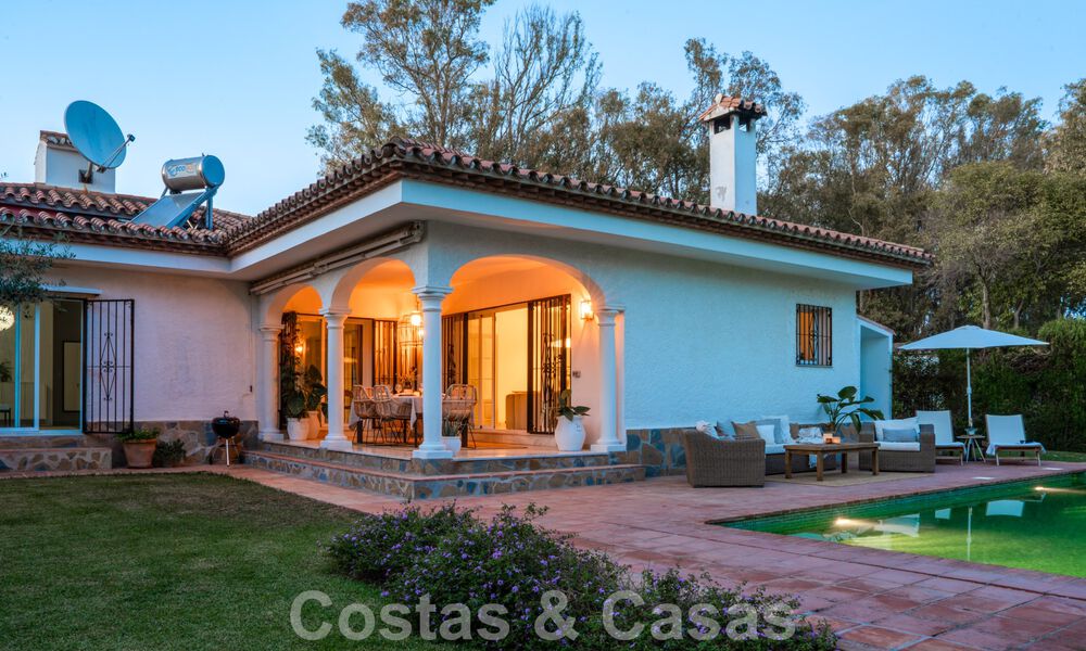 Traditionele gelijkvloerse villa te koop, beachside op de New Golden Mile, Marbella - Estepona 58879