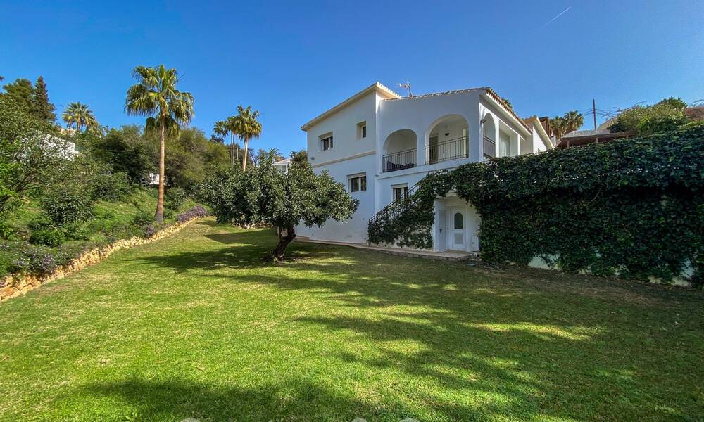 Spaanse villa te koop met grote tuin dicht bij voorzieningen in Oost-Marbella 58911