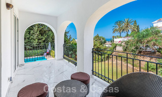 Spaanse villa te koop met grote tuin dicht bij voorzieningen in Oost-Marbella 58923 