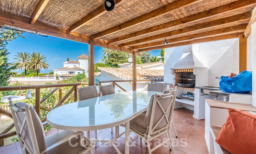 Spaanse villa te koop met grote tuin dicht bij voorzieningen in Oost-Marbella 58926
