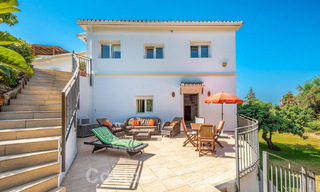 Spaanse villa te koop met grote tuin dicht bij voorzieningen in Oost-Marbella 58928 