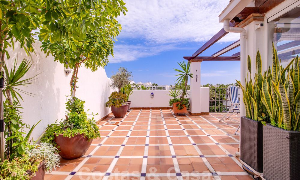 Penthouse te koop met ruim dakterras en 360° uitzicht, op een steenworp van het strand en het centrum van Puerto Banus, Marbella 59041