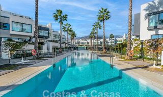 Gezinsvriendelijk modern huis te koop in een strandcomplex op wandelafstand van Estepona centrum 59401 
