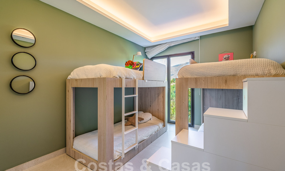 Gezinsvriendelijk modern huis te koop in een strandcomplex op wandelafstand van Estepona centrum 59404
