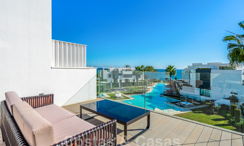 Gezinsvriendelijk modern huis te koop in een strandcomplex op wandelafstand van Estepona centrum 59409