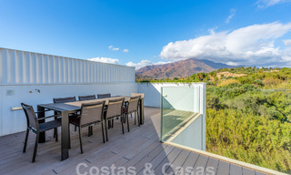 Gezinsvriendelijk modern huis te koop in een strandcomplex op wandelafstand van Estepona centrum 59410 