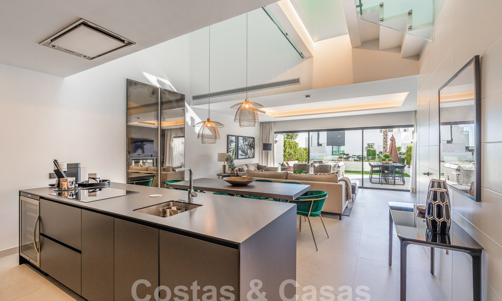 Gezinsvriendelijk modern huis te koop in een strandcomplex op wandelafstand van Estepona centrum 59412