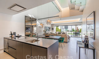 Gezinsvriendelijk modern huis te koop in een strandcomplex op wandelafstand van Estepona centrum 59412 