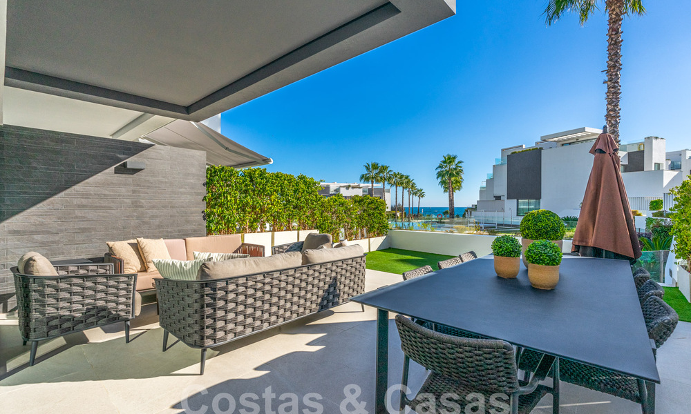 Gezinsvriendelijk modern huis te koop in een strandcomplex op wandelafstand van Estepona centrum 59416