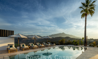 Moderne Andalusische luxevilla met onbelemmerd zeezicht te koop in een beveiligde wijk in La Quinta, Marbella - Benahavis 59535 