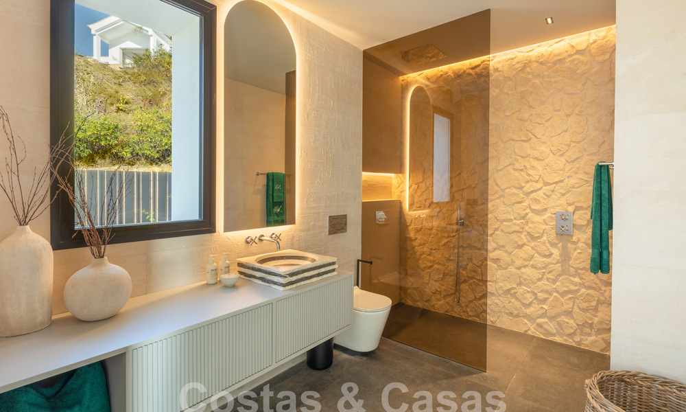 Moderne Andalusische luxevilla met onbelemmerd zeezicht te koop in een beveiligde wijk in La Quinta, Marbella - Benahavis 59543