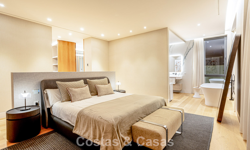 Contemporaine nieuwbouwvilla te koop in een geprefereerde golfurbanisatie op de New Golden Mile, Marbella - Benahavis 782464