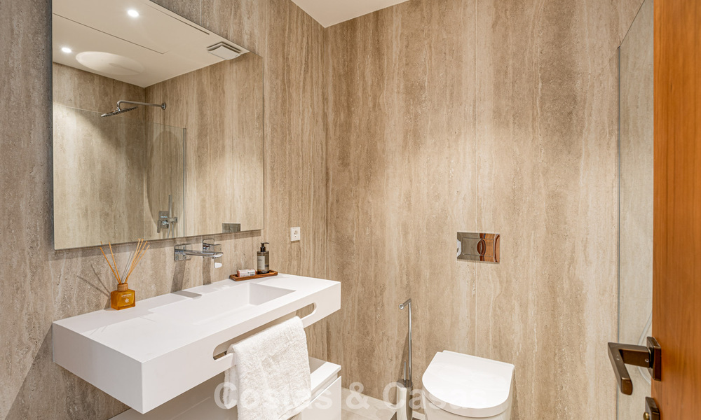 Contemporaine nieuwbouwvilla te koop in een geprefereerde golfurbanisatie op de New Golden Mile, Marbella - Benahavis 782469