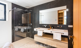 Contemporaine nieuwbouwvilla te koop in een geprefereerde golfurbanisatie op de New Golden Mile, Marbella - Benahavis 782472 