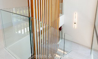 Contemporaine nieuwbouwvilla te koop in een geprefereerde golfurbanisatie op de New Golden Mile, Marbella - Benahavis 782475 