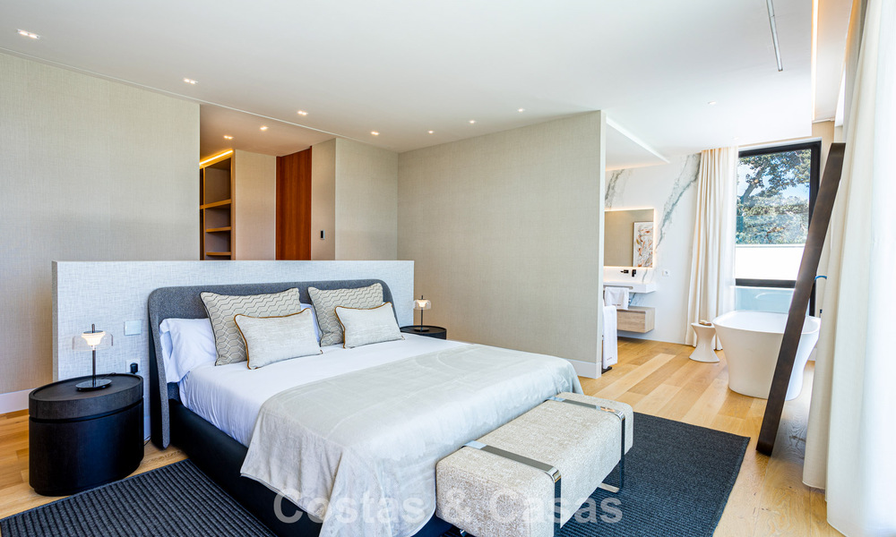 Contemporaine nieuwbouwvilla te koop in een geprefereerde golfurbanisatie op de New Golden Mile, Marbella - Benahavis 782479