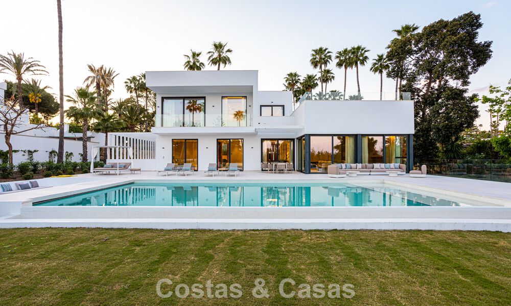Contemporaine nieuwbouwvilla te koop in een geprefereerde golfurbanisatie op de New Golden Mile, Marbella - Benahavis 782497