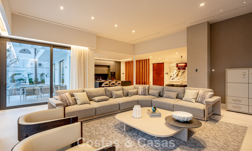 Contemporaine nieuwbouwvilla te koop in een geprefereerde golfurbanisatie op de New Golden Mile, Marbella - Benahavis 782498