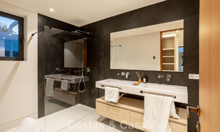 Contemporaine nieuwbouwvilla te koop in een geprefereerde golfurbanisatie op de New Golden Mile, Marbella - Benahavis 782504 