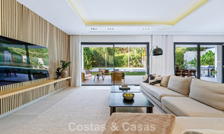 Moderne luxevilla te koop in een eigentijds bouwstijl, op loopafstand van Puerto Banus, Marbella 788875 