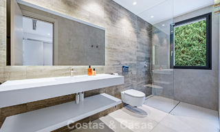 Moderne luxevilla te koop in een eigentijds bouwstijl, op loopafstand van Puerto Banus, Marbella 788882 