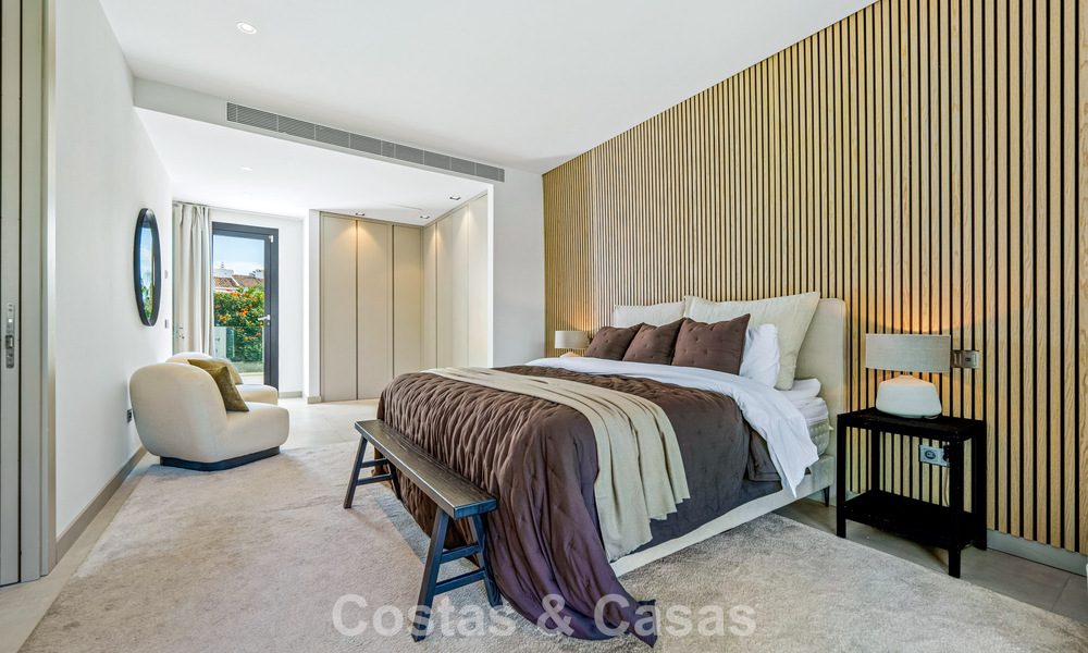 Moderne luxevilla te koop in een eigentijds bouwstijl, op loopafstand van Puerto Banus, Marbella 788890