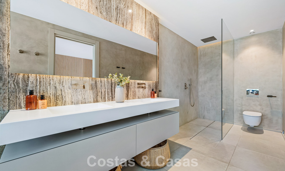 Moderne luxevilla te koop in een eigentijds bouwstijl, op loopafstand van Puerto Banus, Marbella 788891