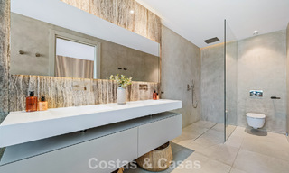 Moderne luxevilla te koop in een eigentijds bouwstijl, op loopafstand van Puerto Banus, Marbella 788891 