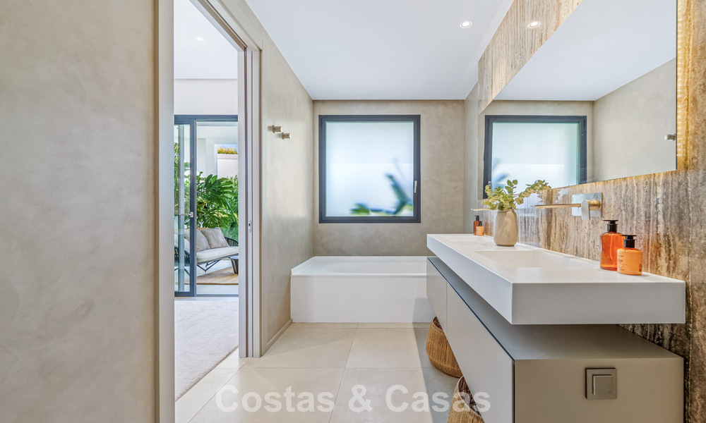 Moderne luxevilla te koop in een eigentijds bouwstijl, op loopafstand van Puerto Banus, Marbella 788892