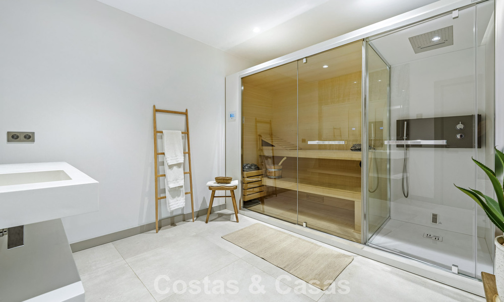 Moderne luxevilla te koop in een eigentijds bouwstijl, op loopafstand van Puerto Banus, Marbella 788903